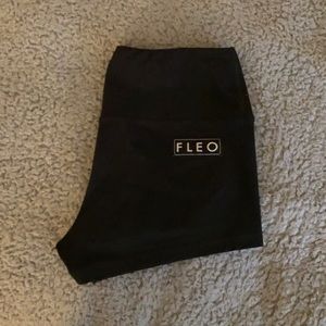 Black Fleo HRO shorts
